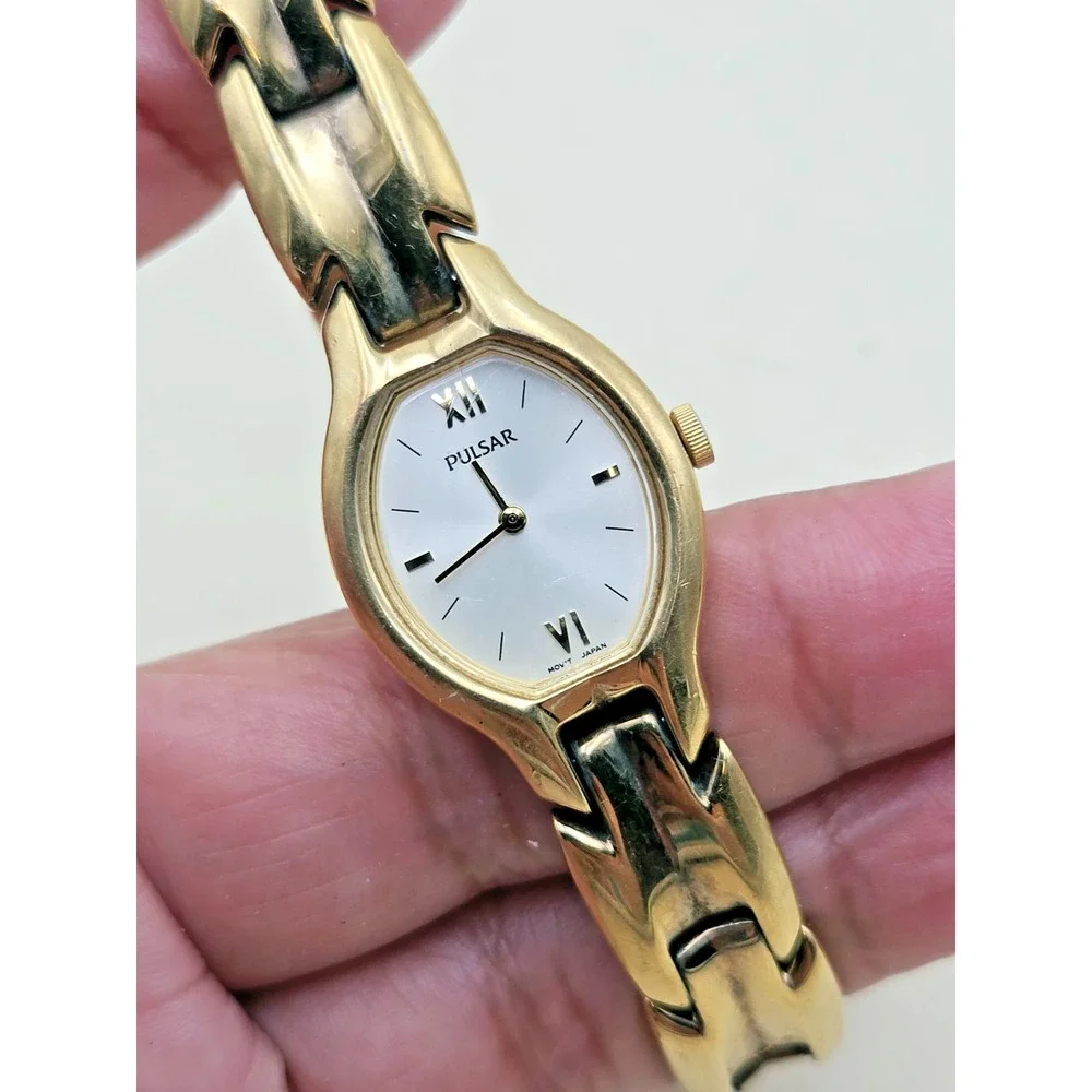 Pulsar V1400-X160 Gold-tone Bracelet Wristwatch with Base Metal Gold-tone